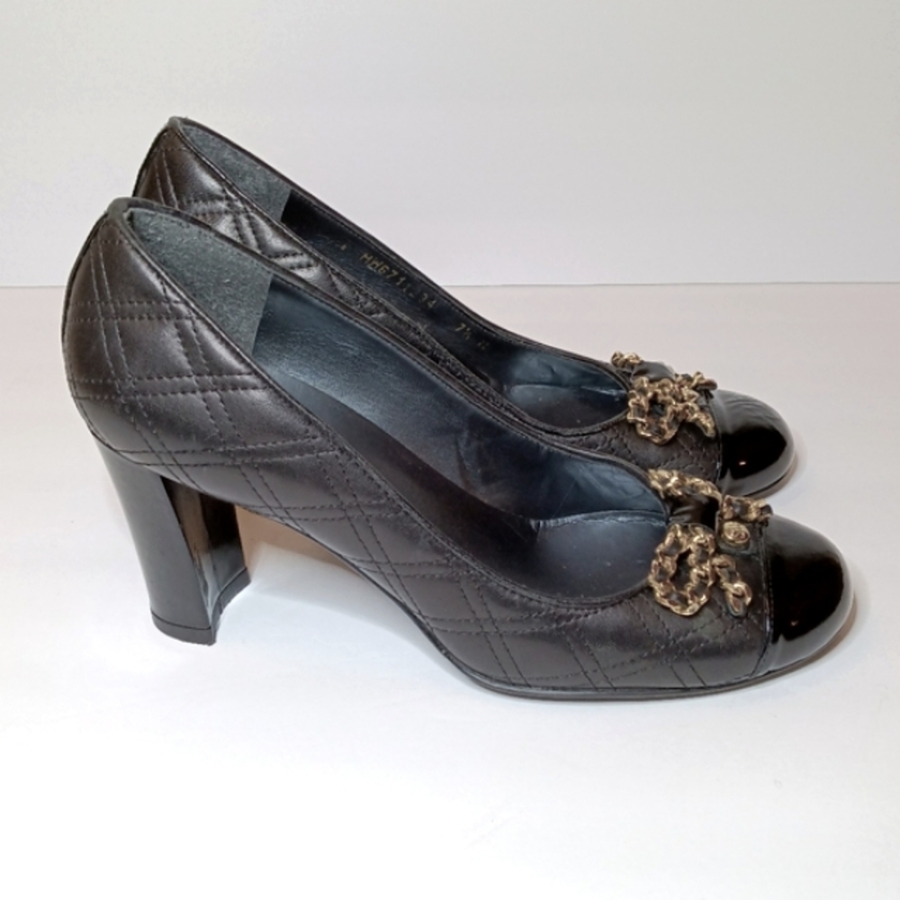 Stuart Weitzman Black Quilted Leather Patent Trim Toe & Heel Gold Chain Bit/Bow